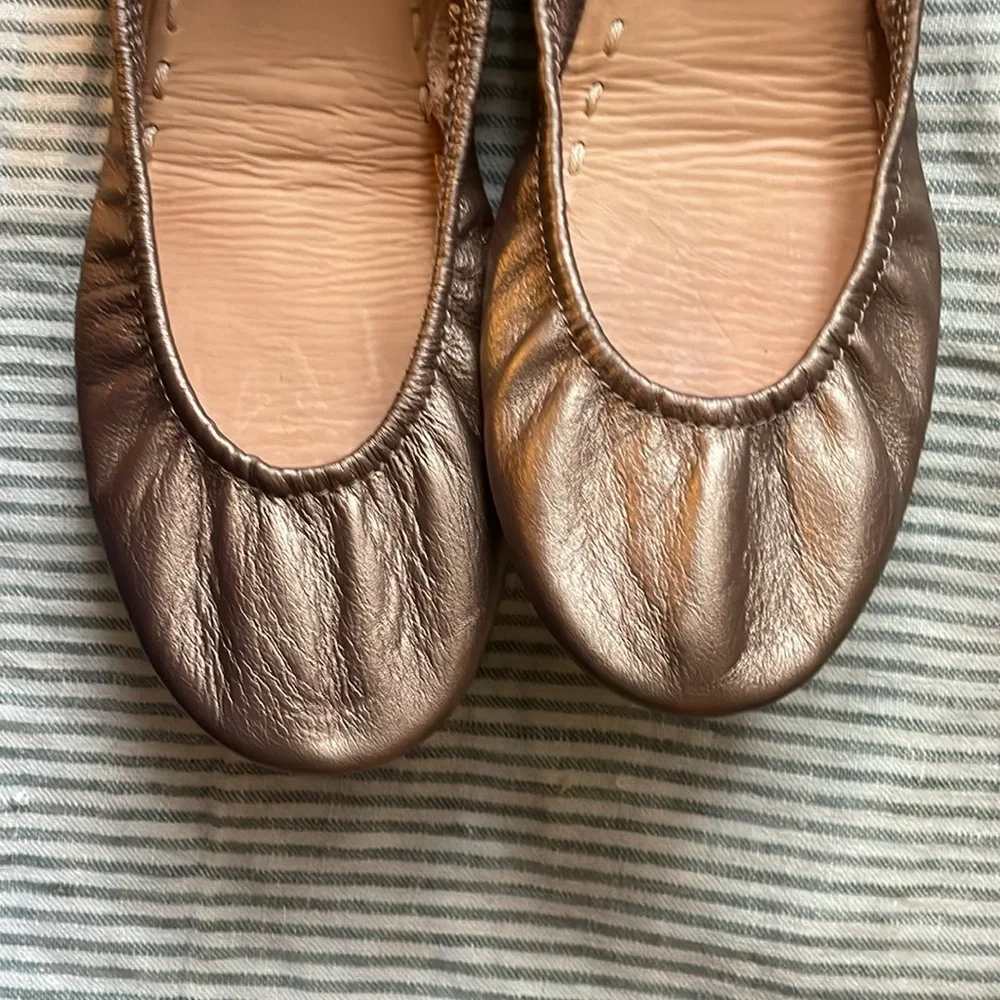 Tieks Copper/ Rose Gold Ballet Flats with Teal Sole Size 8 - Picture 4 of 12